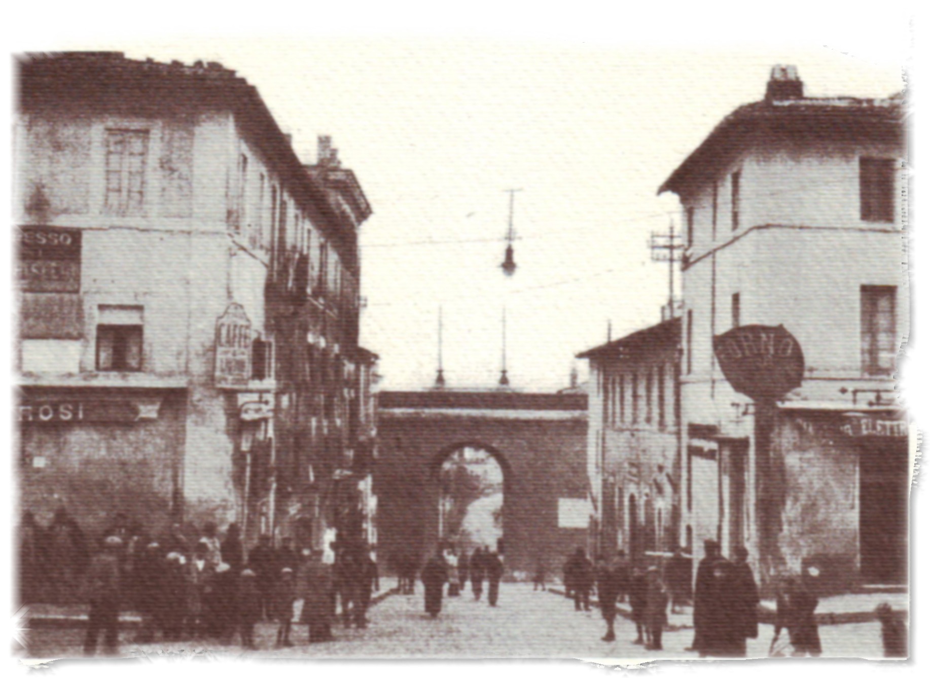 PORTA ROMANA VISTA DA PIAZZA DEI LEONI